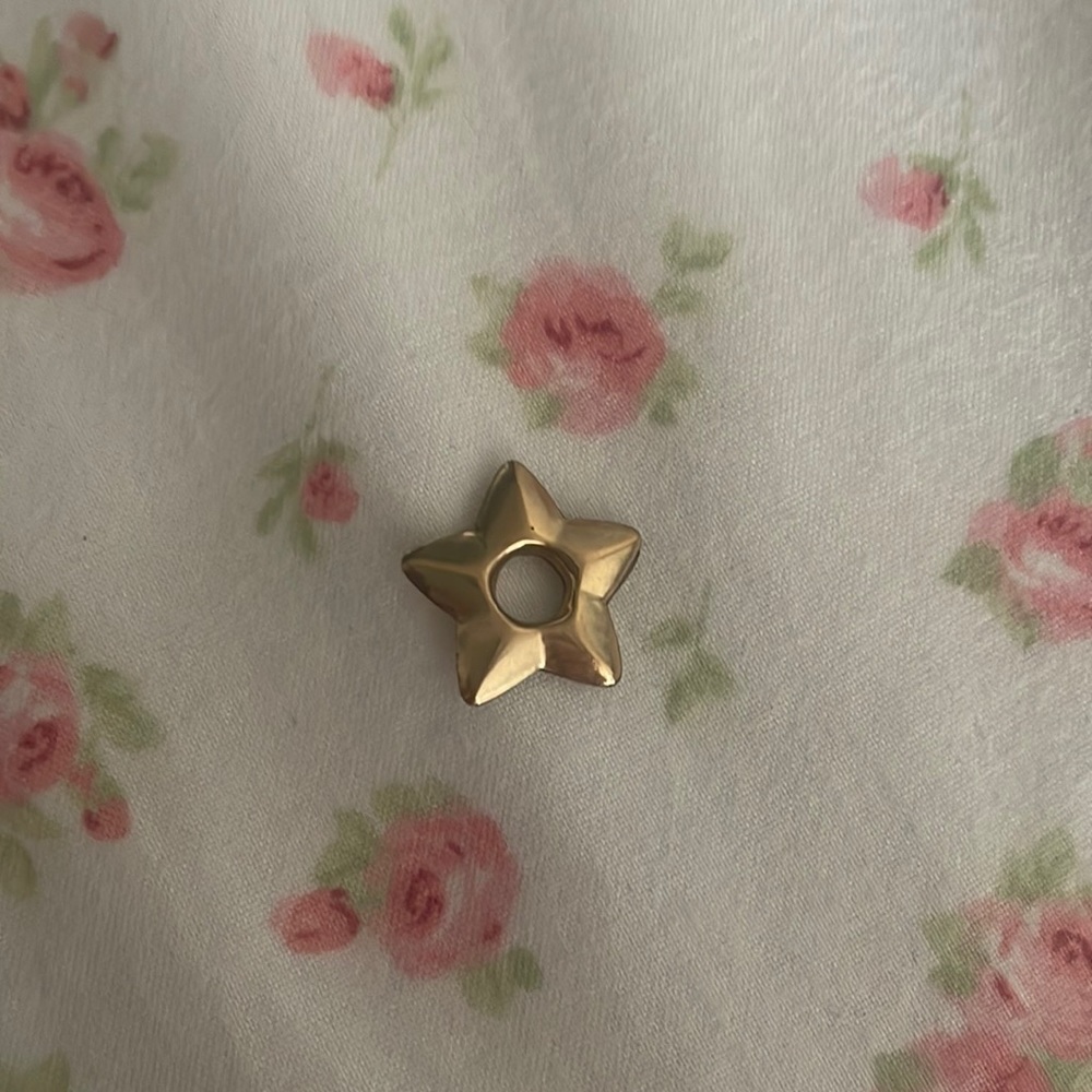14kt vintage star charm